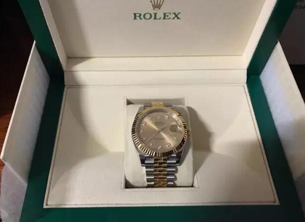 With the classic design and high performance, the Rolex will make the men wearers charming.