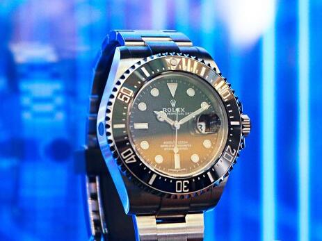  Sea-Dweller was born in the world in 1967 which was water resistant to a depth of 610 meters.