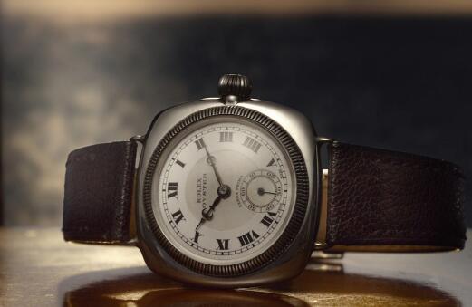 The timepiece can be considered as the first waterproof watch in the world.