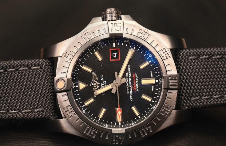 Breitling Avenger will make the wearers more charming.