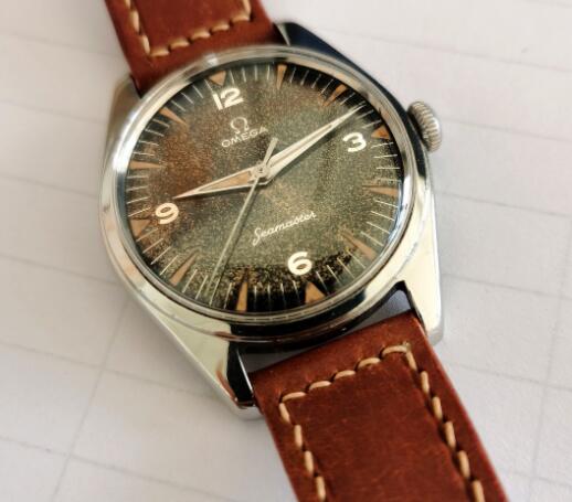 The Omega Seamaster fake watch sports a distinctive look of military style.